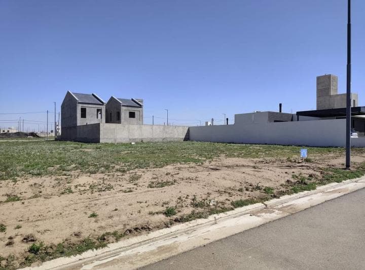 Exclusivo Lote en Pampas de Manantiales - Entorno Consolidado y Residencial - 2