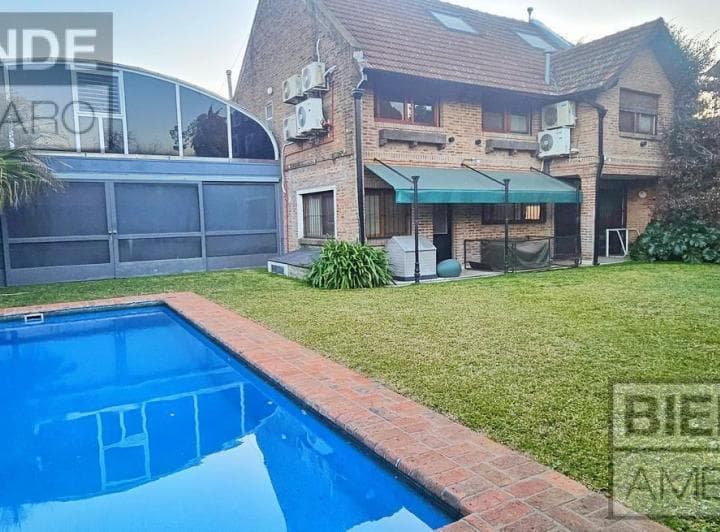 Oportunidad Venta Casa con Lote / Quincho - Piscina - Parrilla - Jardín — Las Lomas de San Isidro - 2