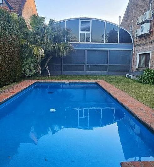Oportunidad Venta Casa con Lote / Quincho - Piscina - Parrilla - Jardín — Las Lomas de San Isidro - 5