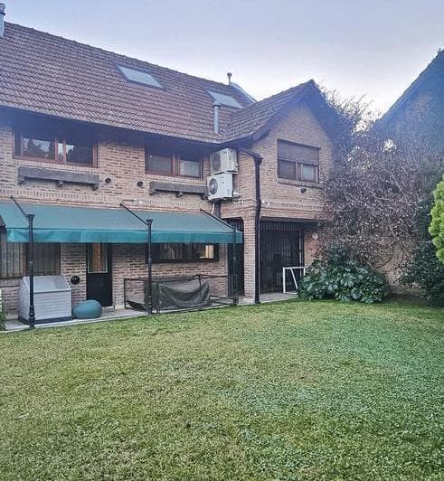Oportunidad Venta Casa con Lote / Quincho - Piscina - Parrilla - Jardín — Las Lomas de San Isidro - 3