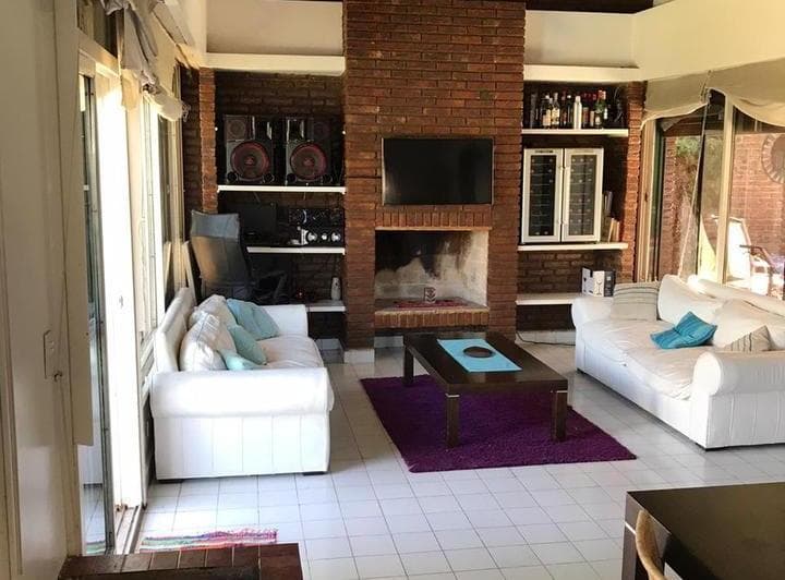 Hermoso Chalet en Venta en Country Venado 1 - 3