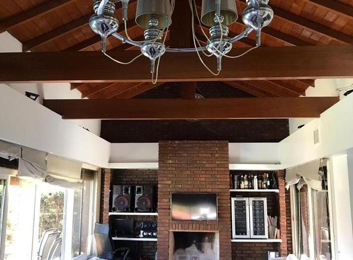 Hermoso Chalet en Venta en Country Venado 1 - 2