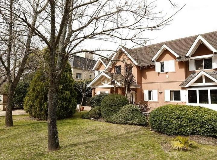 Hermoso Chalet en Venta en El Country El Lauquen - 2