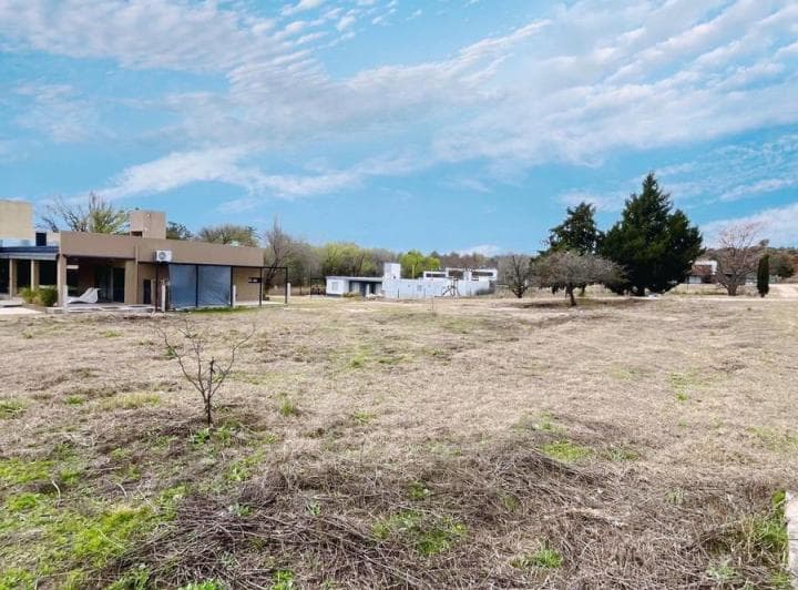 Venta Excelente Terreno de 800 m² en Barrio Semi Cerrado Keoken, Tanti - 4