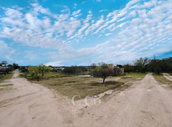 Venta Excelente Terreno de 800 m² en Barrio Semi Cerrado Keoken, Tanti - 2