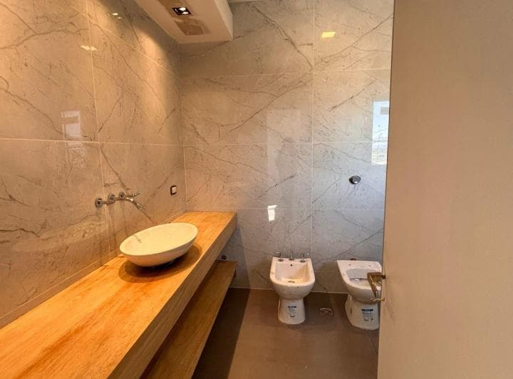 Venta con Renta Duplex a Extrenar Quebrada de Manantiales - 2