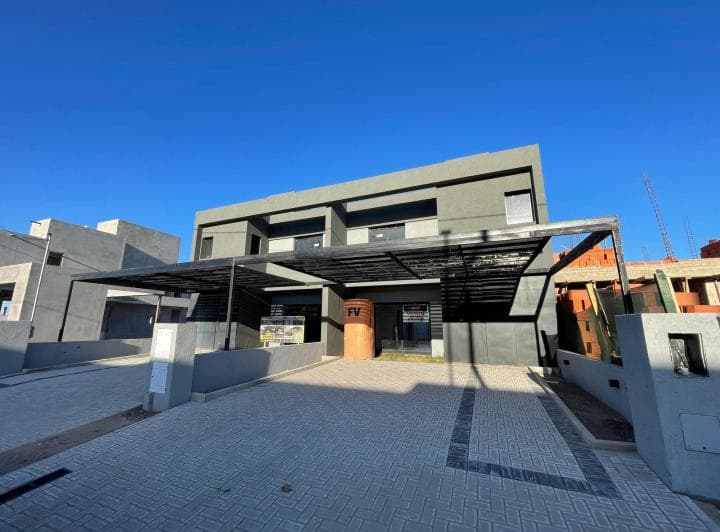 Venta con Renta Duplex a Extrenar Quebrada de Manantiales - 5