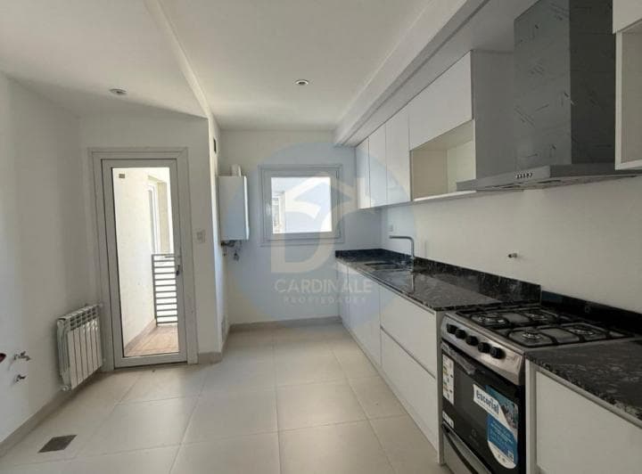 Departamento de Dos Dorm. y Cochera en Excelente Ubicación. Chacabuco 800 - 3