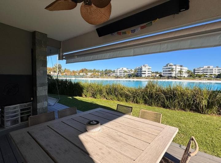 Lagoon Pilar, Crystal Lagoon | Venta | Departamento de 4 Ambientes con Jardín y Vista a La Laguna - 2