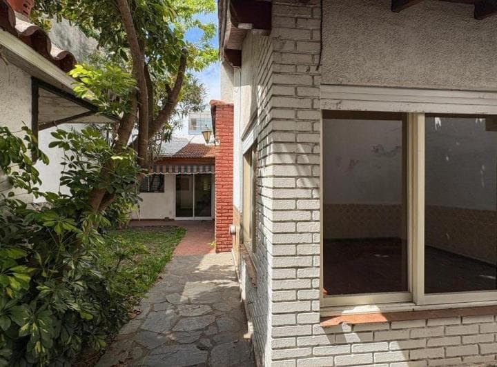 Casa 4 Ambientes, en Lote Propio con Fondo Habitable - 2