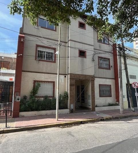Duplex Tres Ambientes con Galeria Cubierta y Patio - Santos Lugares - 2