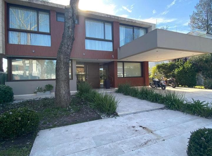 Casa en Venta. Se Escuchan Propuestas. Impecable, Amoblada S. Thomas Este - 4