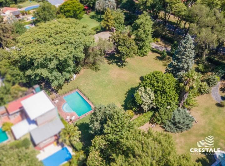 Venta / Permuta | Casa 4 Dorm. con Jardín y Pileta | Terreno 3000 m² | Fisherton, Rosario - 2
