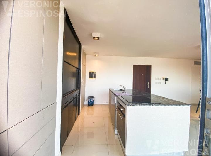 Departamento Cuatro Ambientes en Venta, Castelar. Edificio de Categoría - 5