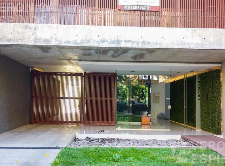 Departamento Cuatro Ambientes en Venta, Castelar. Edificio de Categoría - 2