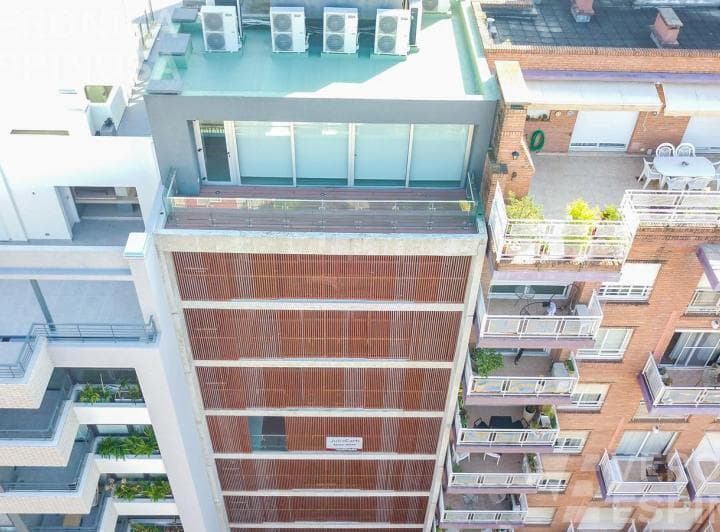 Departamento Cuatro Ambientes en Venta, Castelar. Edificio de Categoría - 3