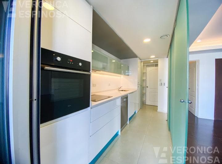 Departamento Cuatro Ambientes en Venta, Castelar. Edificio de Categoría - 4