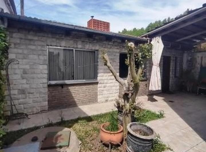 Casa y Terreno en L, Doble Ingreso | Av Eva Peron - 4