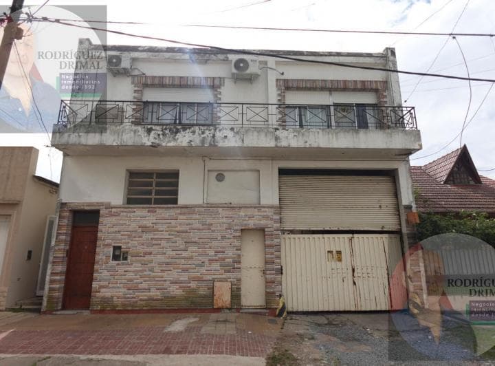 Galpón y Oficina de Trabajo en Turdera - 686 m², Lote en "T" - 2