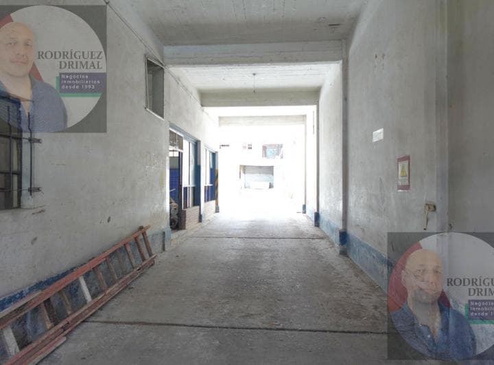 Galpón y Oficina de Trabajo en Turdera - 686 m², Lote en "T" - 3