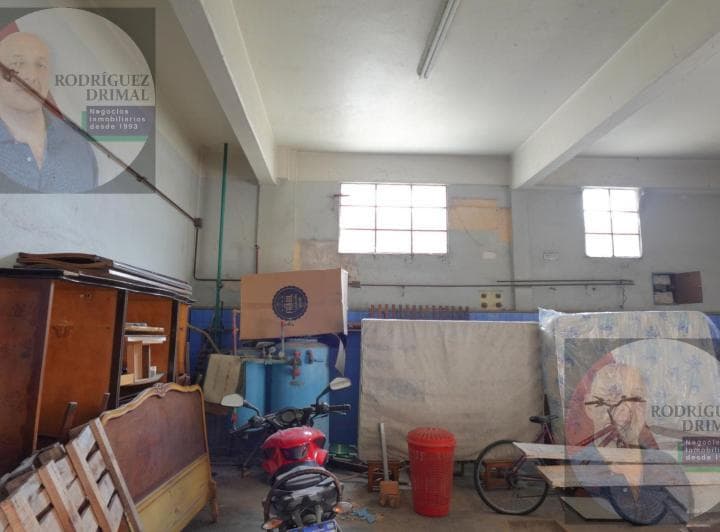 Galpón y Oficina de Trabajo en Turdera - 686 m², Lote en "T" - 5