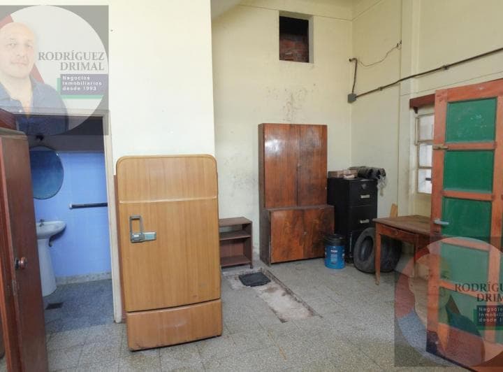 Galpón y Oficina de Trabajo en Turdera - 686 m², Lote en "T" - 4