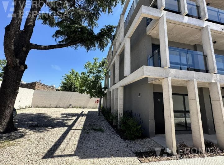 Departamento en Venta, Dos Ambientes, Moron. con Patio Propio. - 2