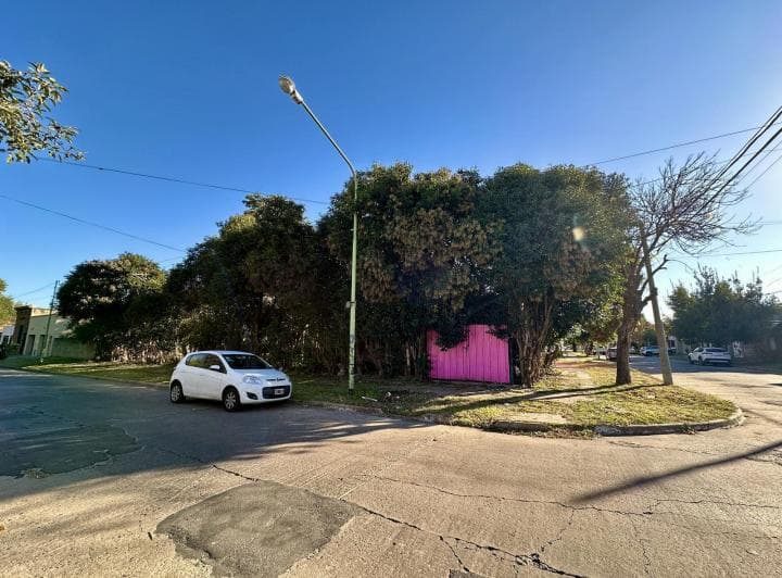 Terreno en Venta con Sup. Total de 954 m². Esquina Alberdi y Colón. Centro Campana - 4