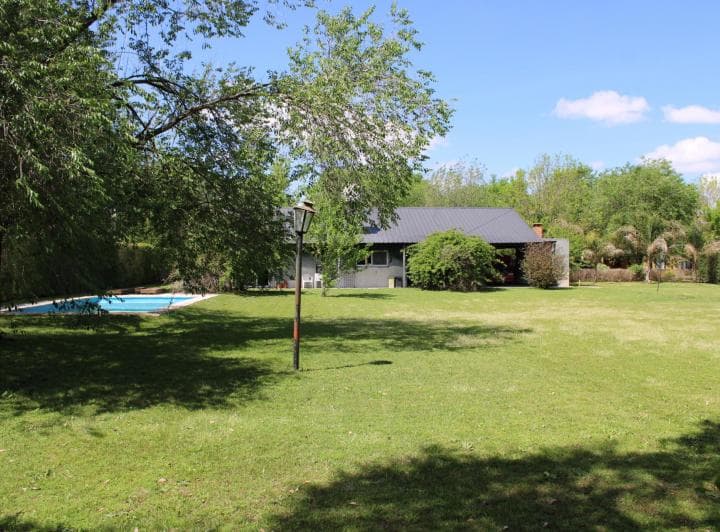 Gran Oportunidad Dueño Vende Casa con Pileta Parrilla y Amplio Jardin - 2