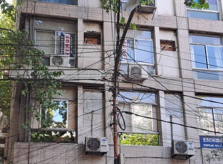 Oficina Frontal Microcentro en Venta Espejo y España - 3
