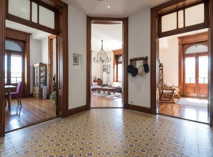 Semipiso Antiguo en Esquina, Reciclado, Impecables Detalles. Amplios y Luminosos Ambientes. - 4
