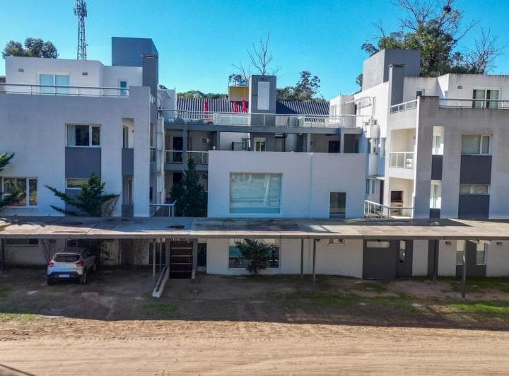 Departamento de Dos Dorm. en Venta en Edificio Estilo Pinamar II (Con Amenities y Cochera) - 2
