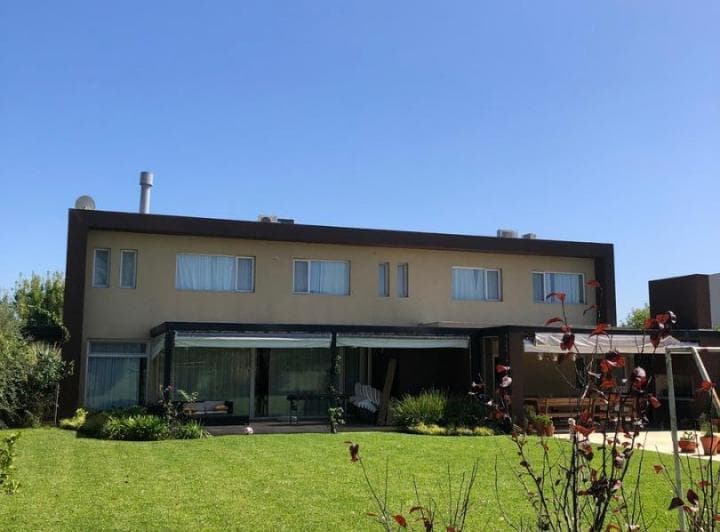 Gran Casa en Venta Barrio Haras Santa Maria Escobar - 2