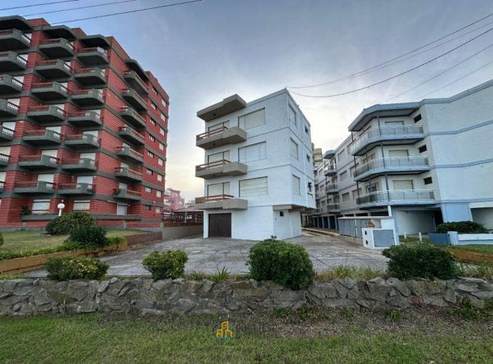 Venta - Depto de 3 Ambientes con Cochera Frente Al Mar Zona Norte - 2