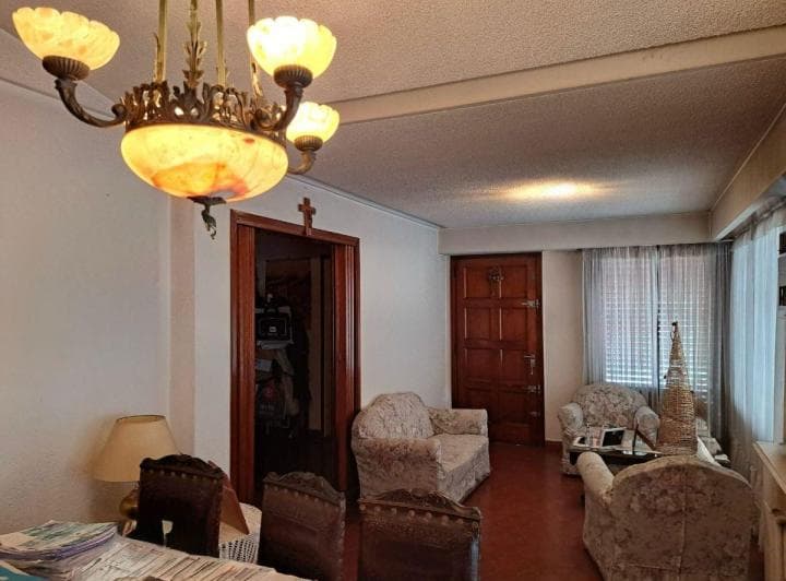 Venta Chalet 2 Plantas con Jardin y Quincho Temperley Este - 4