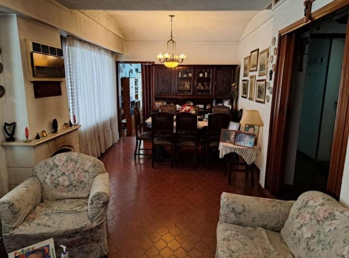 Venta Chalet 2 Plantas con Jardin y Quincho Temperley Este - 5