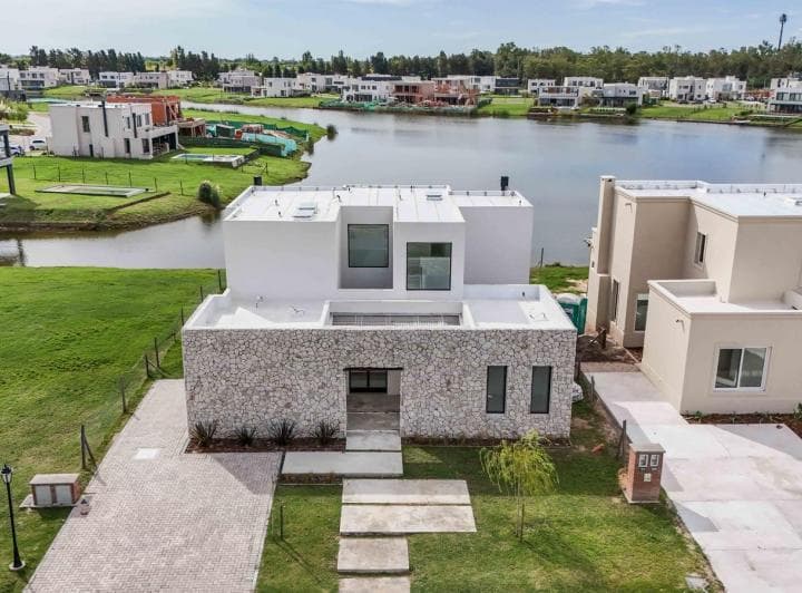Casa en Venta, Al Agua, de 7 Ambientes, en Barrio Santa Ana - 4