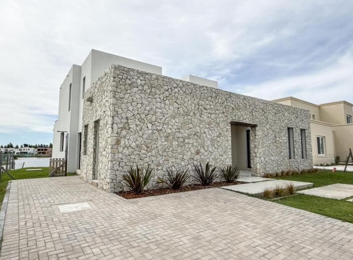 Casa en Venta, Al Agua, de 7 Ambientes, en Barrio Santa Ana - 5