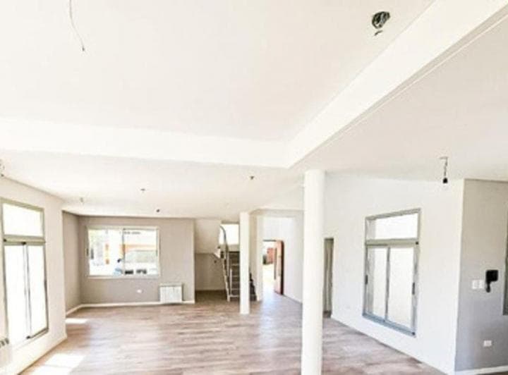 Casa de 5 Ambientes en Venta en Barrio Los Troncos Berazategui. - 4