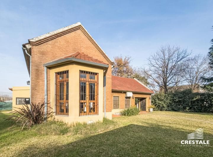 Venta - Casa 3 Dorm. con Jardín, Pileta y Cochera Cubierta en Funes. - 3