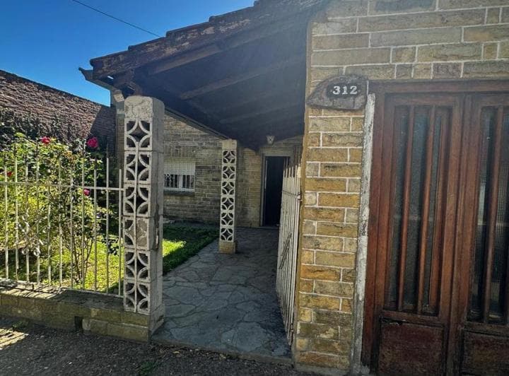 Venta Casa a Refaccionar Terreno Mercedes Permuta - 2