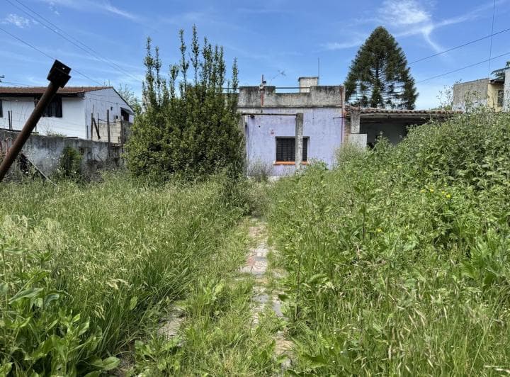 Casa con Terreno de 1.000 m² en Castelar Sur - 4