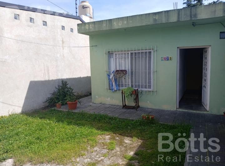 Casa 90 m² Sobre Lote Propio de 200 m². 3 Amb, con Cochera y Jardinde. Berazategui Centro - 5