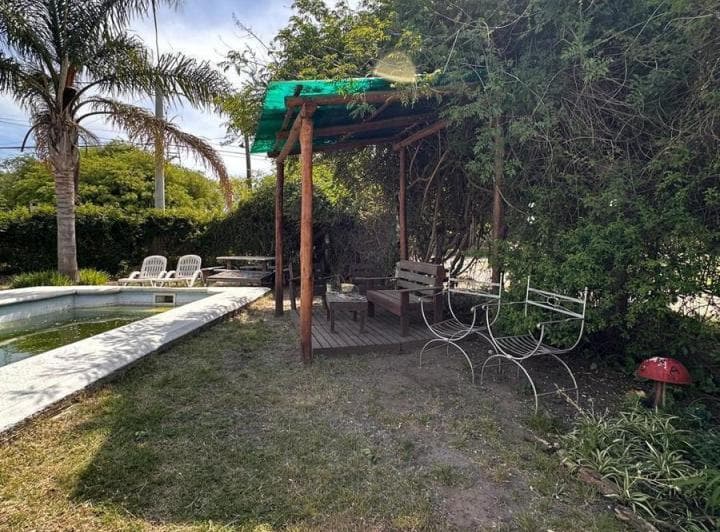 Venta de Casa en Mendiolaza - 2 Dorm, Pileta y Quincho - 4