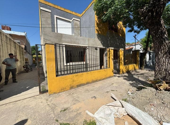 Venta. Casa de 3 Dorm.. Centro. Funes. - 3