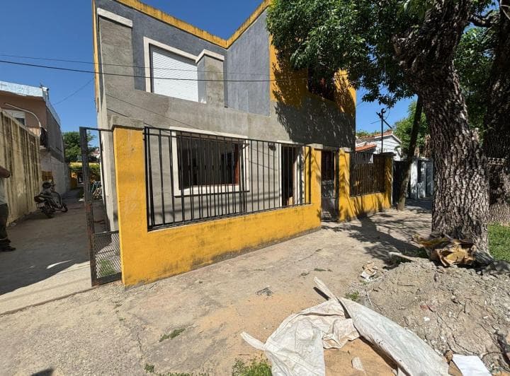 Venta. Casa de 3 Dorm.. Centro. Funes. - 2