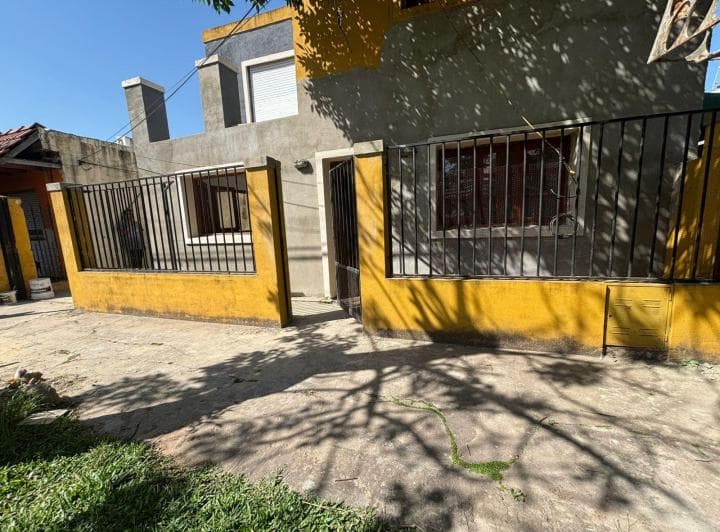 Venta. Casa de 3 Dorm.. Centro. Funes. - 4