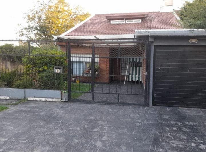 Casa 4 Ambientes, con Espacio Verde y Cochera, Sourigues - 4