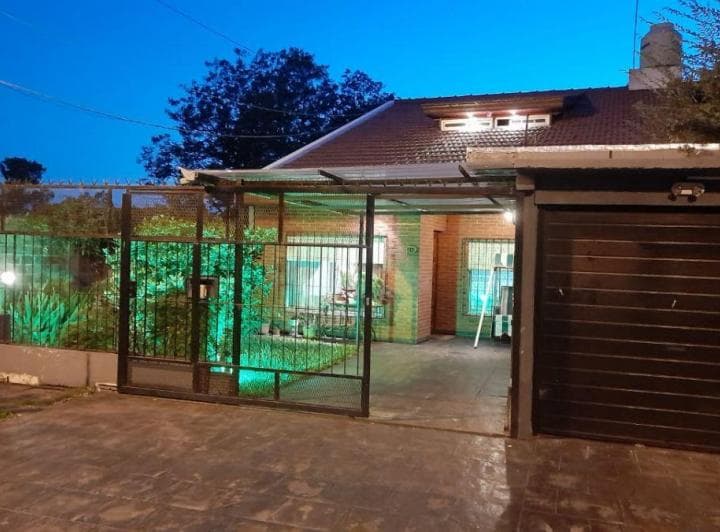 Casa 4 Ambientes, con Espacio Verde y Cochera, Sourigues - 5