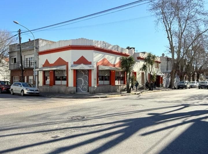 Importante Propiedad en Block en Esquina - 2